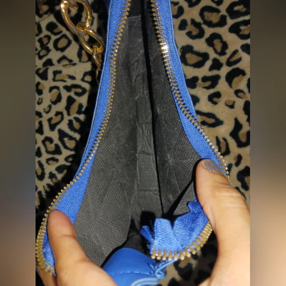 Women electric blue gold chain padded mini bag - Picture 8 of 10